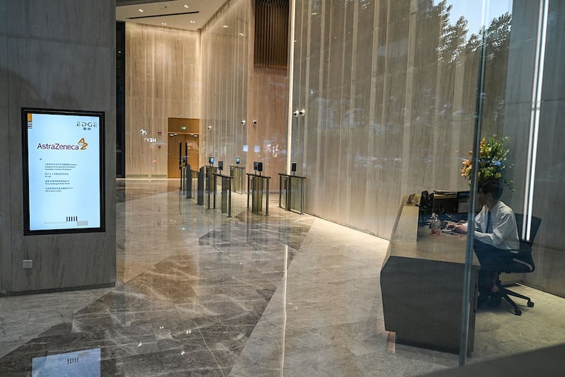 跨国制药巨头阿斯利康公司在上海的中国总部办公大厅。（法新社）