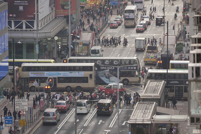 有意見認為要檢討長者$2元乘車優惠。(衛斯攝)