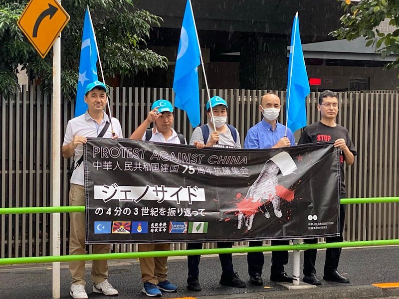 ياپونىيە ئۇيغۇر جەمئىيىتى، تىبەت ۋە موڭغۇل تەشكىلاتلىرى بىرلىكتە ئۇيۇشتۇرغان نامايىش ۋە پائالىيەت كۆرۈنۈشى. 2024-يىلى 29-سېنتەبىر، توكيو