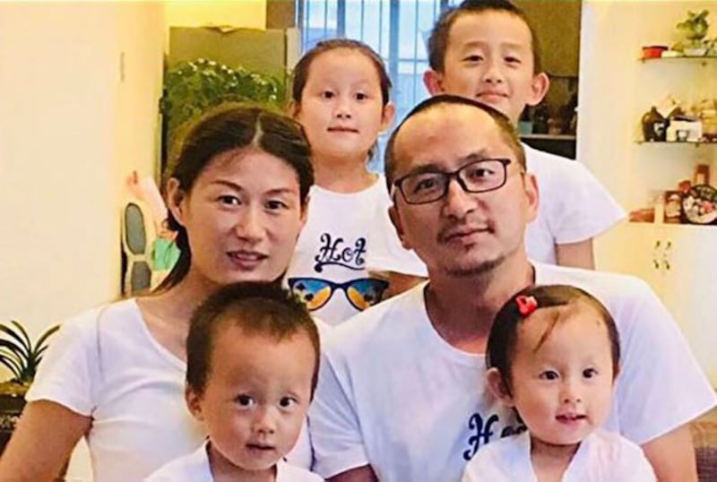 资料照:王藏夫妇和四个孩子 (X平台/@0530Wlq)