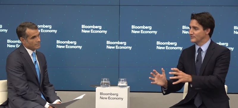 加拿大总理特鲁多接受彭博社访问,认为目前不是和中国可以和解的时刻。(视频截图)