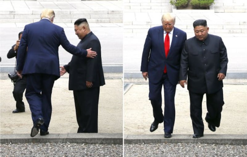 도널드 트럼프 미국 대통령과 북한 김정은 국무위원장이 30일 판문점 군사분계선을 넘어 북측으로 함께 걸어갔다 다시 되돌아오고 있다.