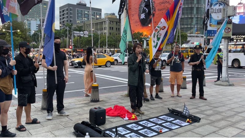 冯诏天表示,中国旅客的破坏行为,是受到中国洗脑教育的影响。(陈子非摄)