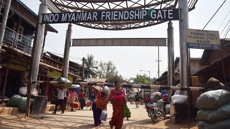 အိန္ဒိယနိုင်ငံ၊ မဏိပူရ်ပြည်နယ်၊ မိုရေးမြို့ရှိ အင်ဒို-မြန်မာနယ်စပ်ဂိတ် တစ်နေရာအား ၂ဝ၁၇ ခုနှစ် အောက်တိုဘာလ ၃ ရက်နေ့က မြင်တွေ့ရစဉ်။ (Photo: AFP)