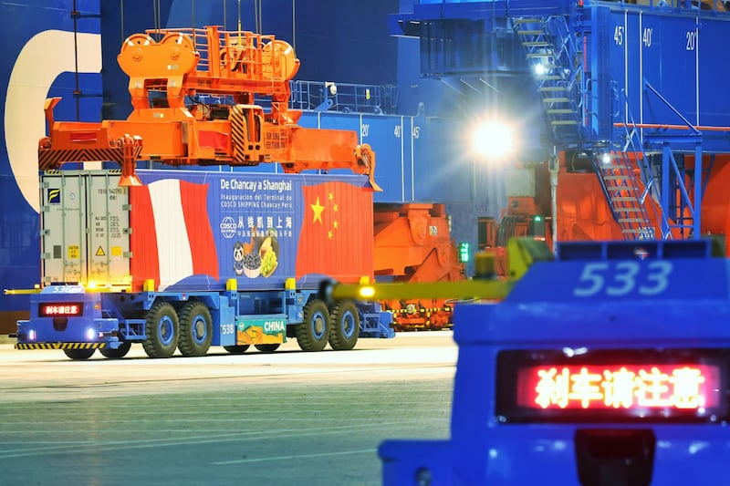 中國遠洋海運集團拒絕秘魯政府監管錢凱港。（Presidencia del Perú @X圖片）