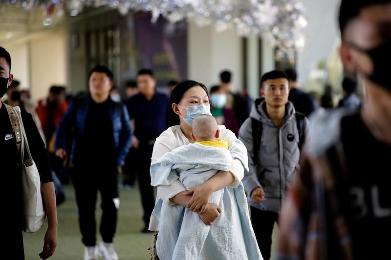 根据中国国家卫健委发布的指导意见,中央和省级政府须增加生殖健康支出,并改善托儿服务,同时要求地方政府实施积极的生育支持措施。(路透社资料图片)