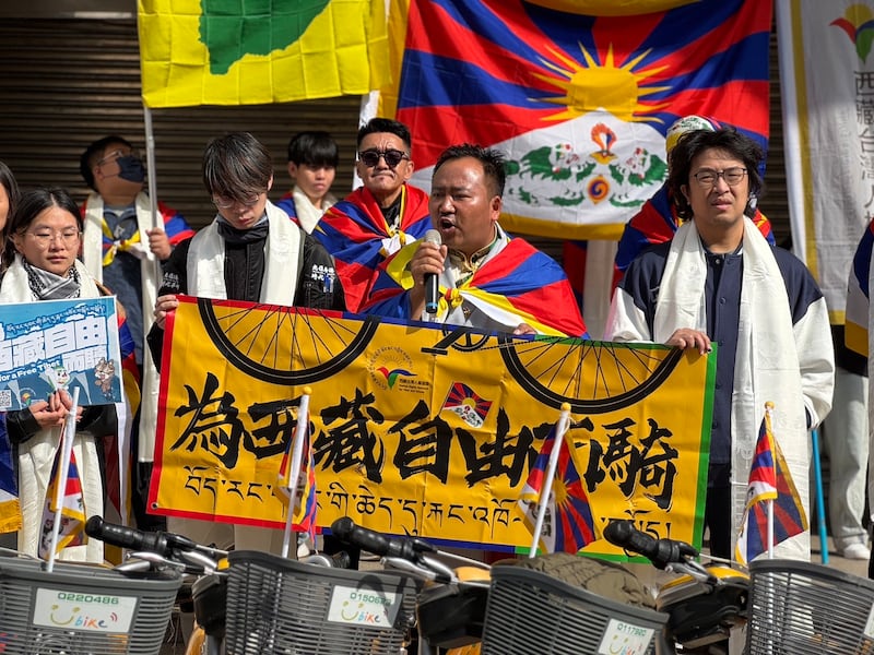 西藏青年会  主席  贡布顿珠