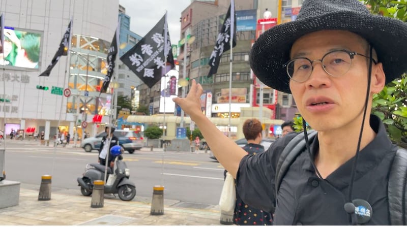 在台港人艺术家黄国才目击破坏的过程,称与雨伞运动时香港遇到的情况一样。(陈子非摄)